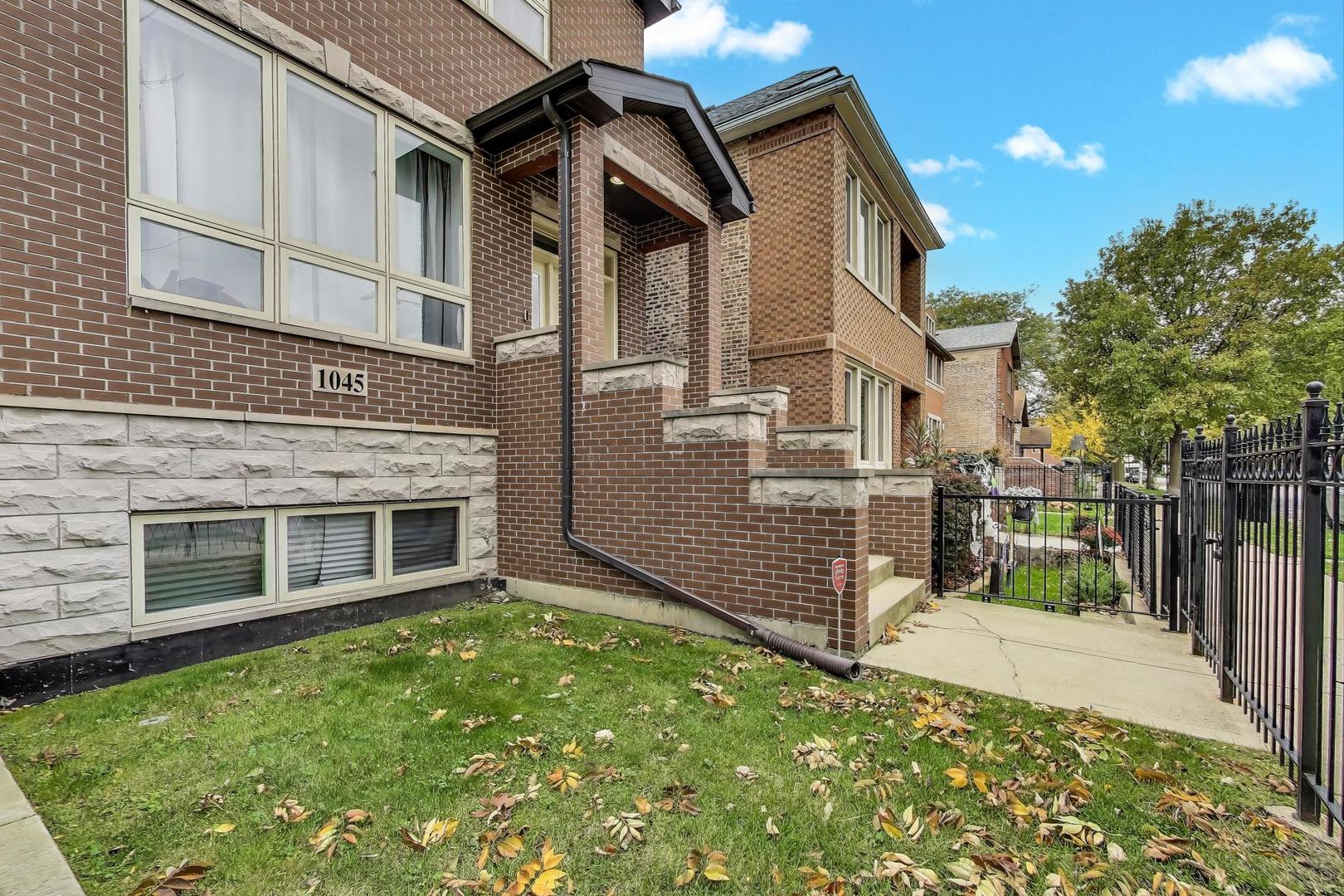 1045 W 34th Place