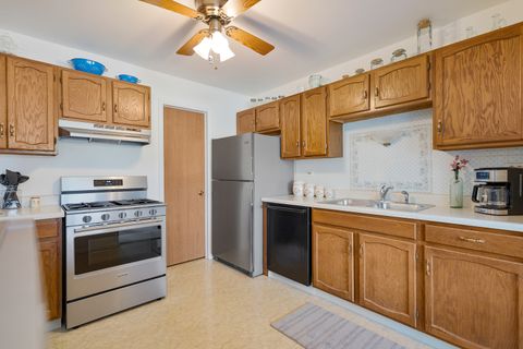 Tiny photo for 350 Newgate Court #V2, Schaumburg, IL 60193 (MLS # 12518636)