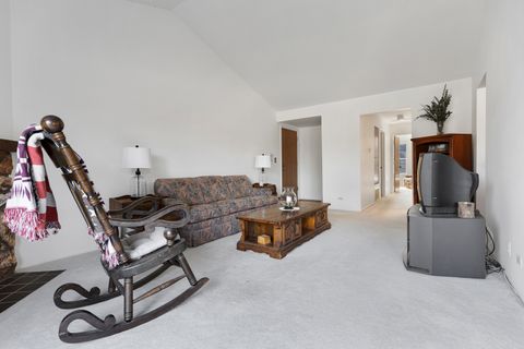 Tiny photo for 350 Newgate Court #V2, Schaumburg, IL 60193 (MLS # 12518636)