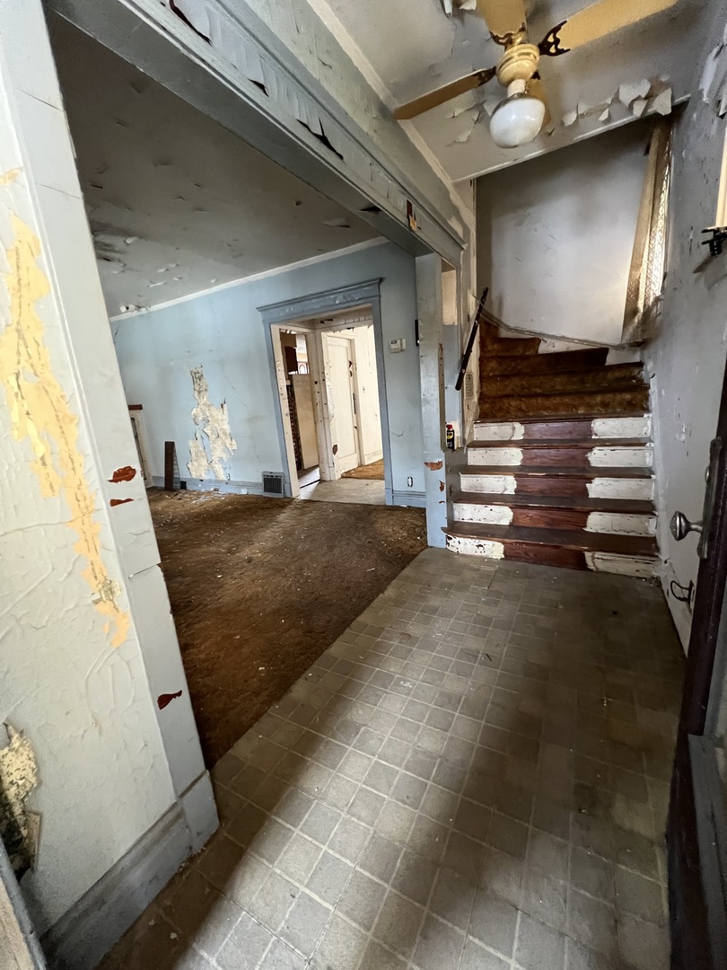 4742 N Sacramento Avenue