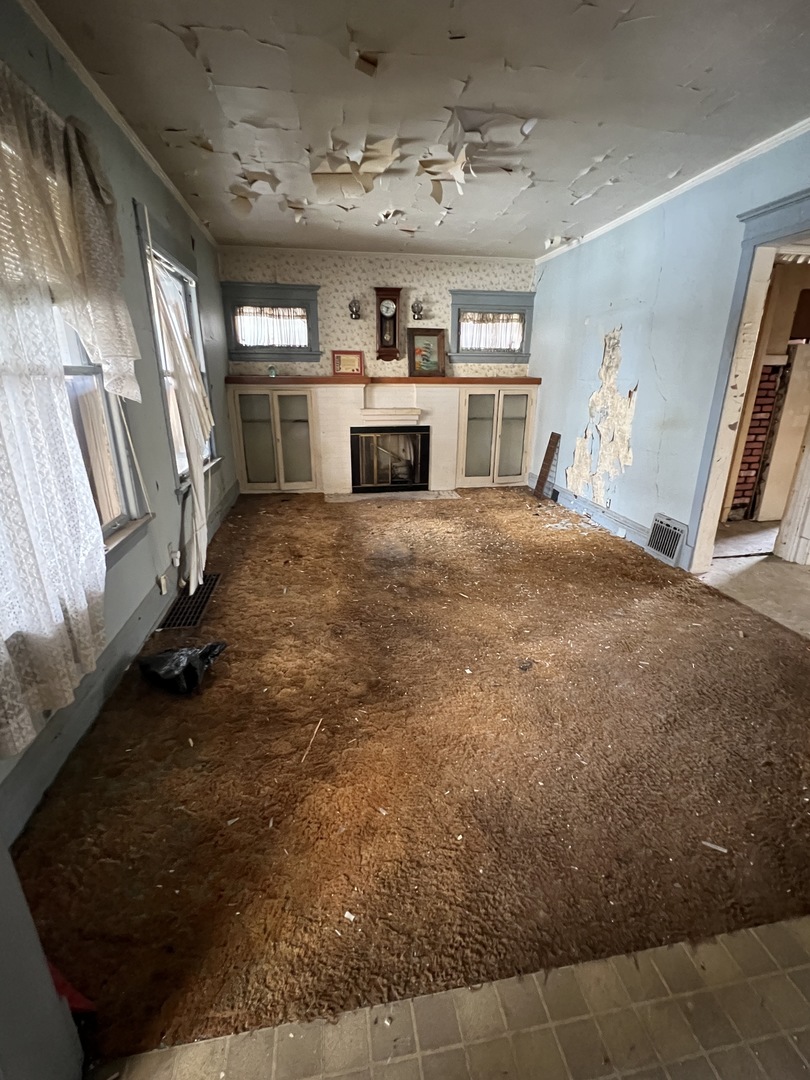 4742 N Sacramento Avenue