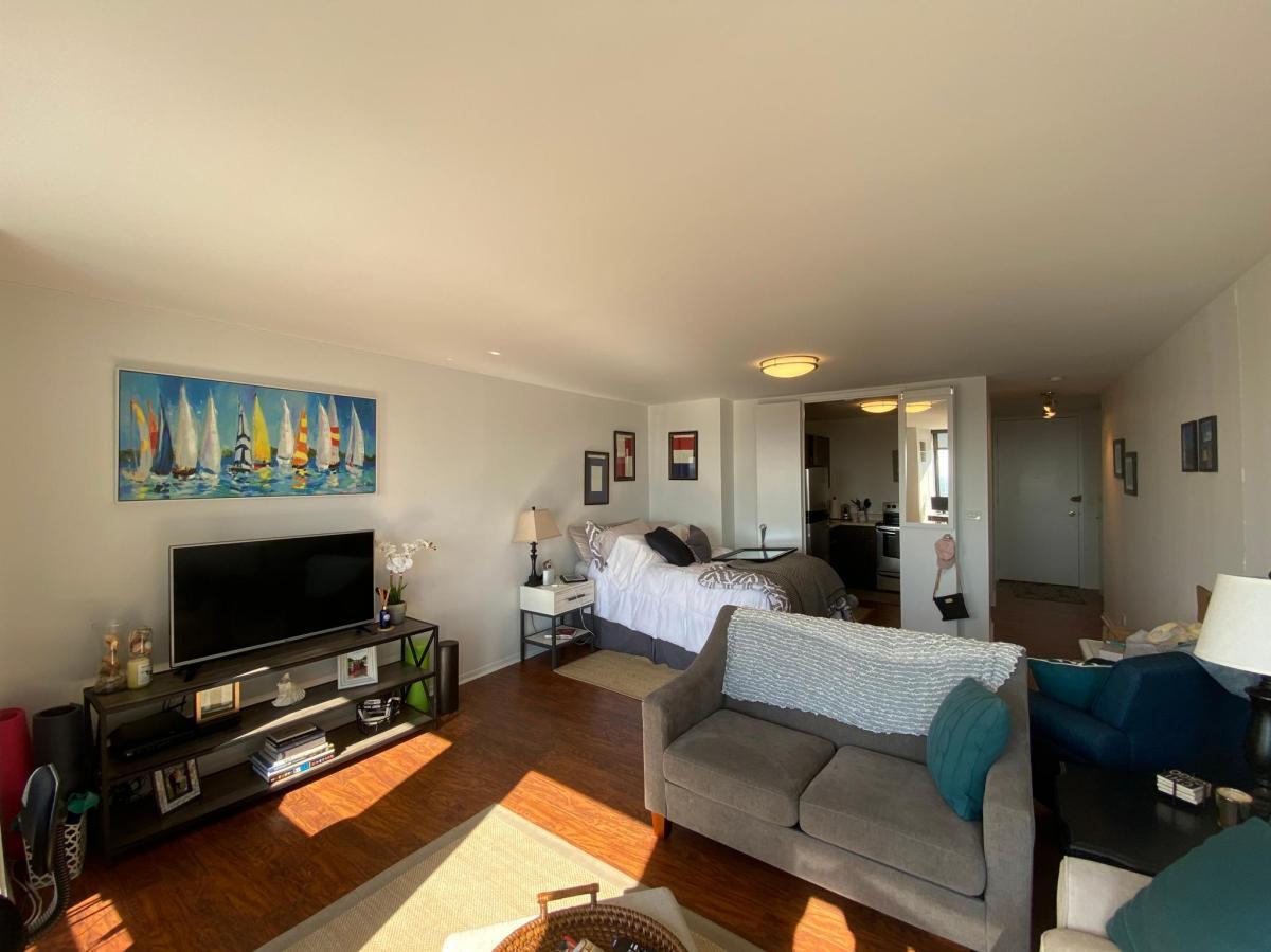 1660 N LaSalle Drive 4004
