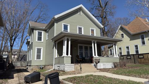 Photo of 504 Douglas Street, Bloomington, IL 61701 (MLS # 12630532)