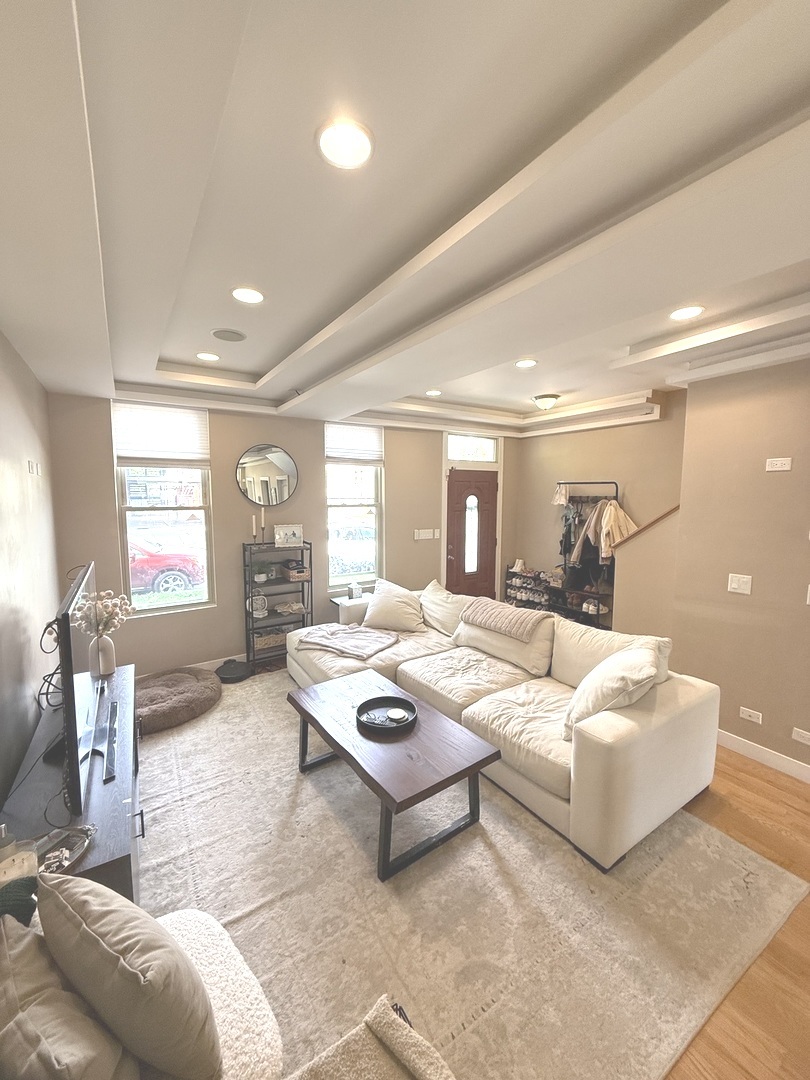 2153 N Richmond Street 2153
