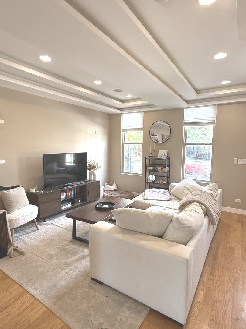 2153 N Richmond Street 2153