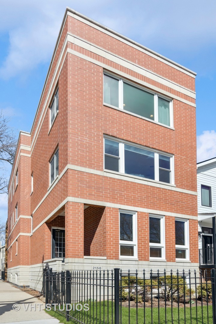 2158 W FOSTER Avenue 3