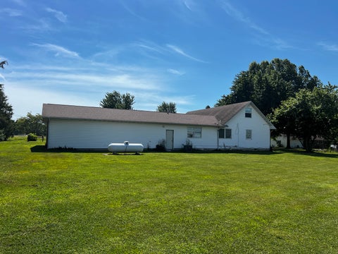 Tiny photo for 10585 N Il Highway 142 Highway, Mt Vernon, IL 62864 (MLS # 12680885)