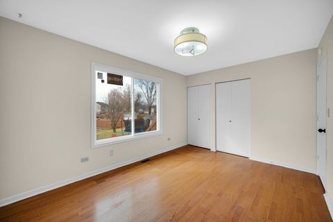 Tiny photo for 911 Wembley Drive, Island Lake, IL 60042 (MLS # 12599187)