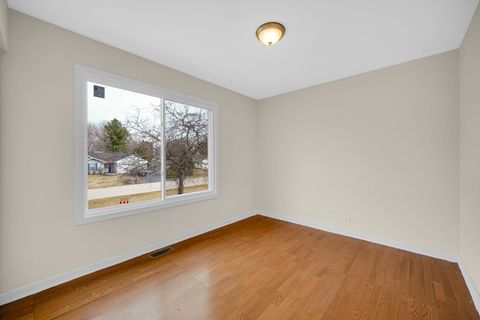 Tiny photo for 911 Wembley Drive, Island Lake, IL 60042 (MLS # 12599187)