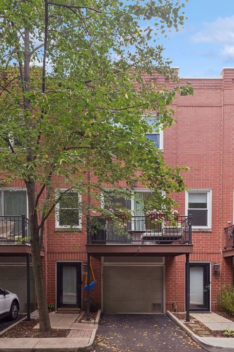 2809 N Wolcott Avenue C Chicago IL 60657