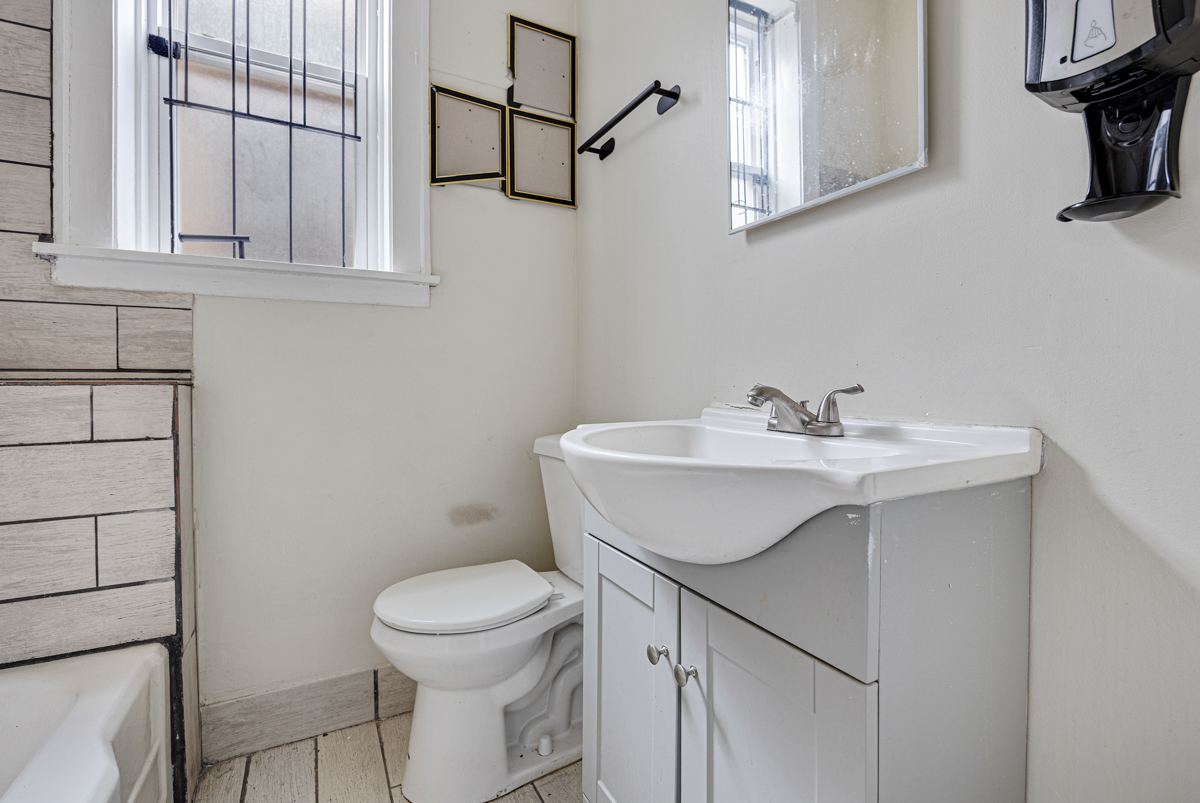 7250 S Langley Avenue