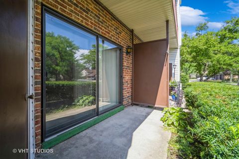 Tiny photo for 1500 Harbour Drive #1D, Wheeling, IL 60090 (MLS # 12428956)