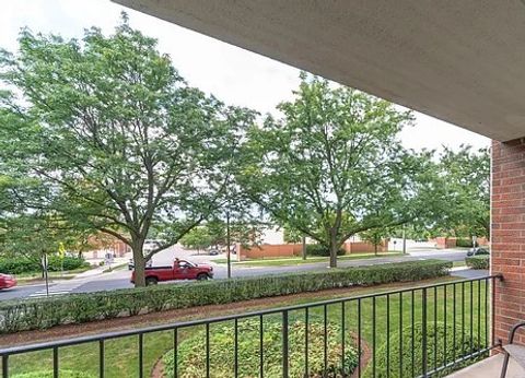 Tiny photo for 255 S West Avenue S #413, Elmhurst, IL 60126 (MLS # 12547936)