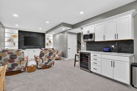Tiny photo for 5882 Vanderginst Court, Bettendorf, IA 52722 (MLS # 12661783)