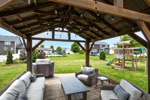 Tiny photo for 5882 Vanderginst Court, Bettendorf, IA 52722 (MLS # 12661783)