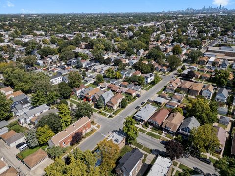 Tiny photo for 1341 Kenilworth Avenue, Berwyn, IL 60402 (MLS # 12493034)