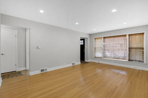 Tiny photo for 2849 W Fletcher Street, Chicago, IL 60618 (MLS # 12578944)