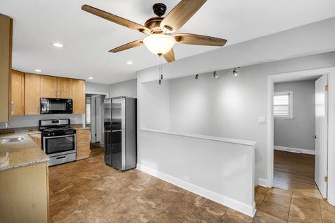 Tiny photo for 2849 W Fletcher Street, Chicago, IL 60618 (MLS # 12578944)
