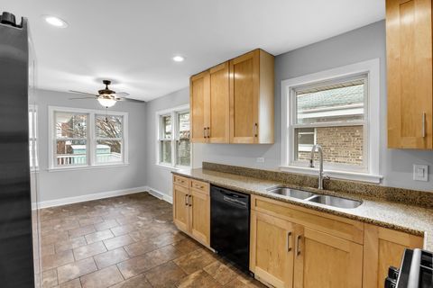 Tiny photo for 2849 W Fletcher Street, Chicago, IL 60618 (MLS # 12578944)