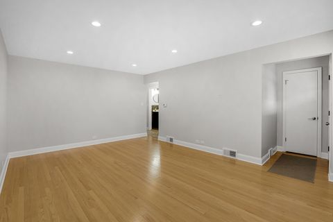 Tiny photo for 2849 W Fletcher Street, Chicago, IL 60618 (MLS # 12578944)