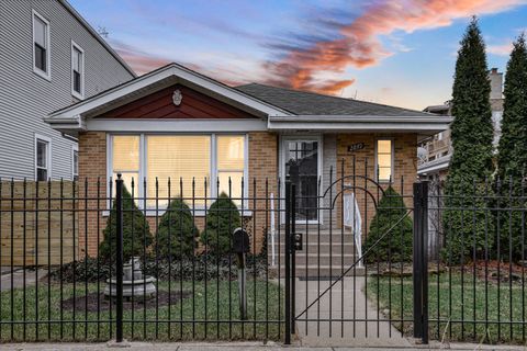 Photo of 2849 W Fletcher Street, Chicago, IL 60618 (MLS # 12578944)