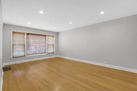 Tiny photo for 2849 W Fletcher Street, Chicago, IL 60618 (MLS # 12578944)