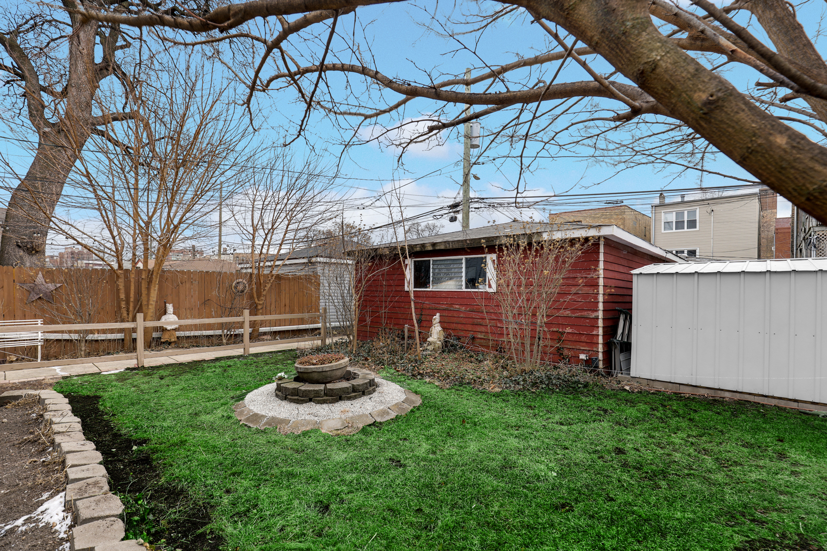 2849 W Fletcher Street