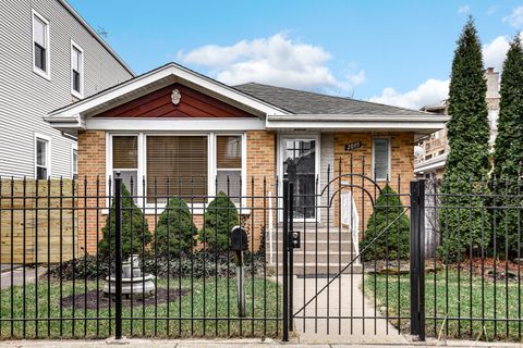 Tiny photo for 2849 W Fletcher Street, Chicago, IL 60618 (MLS # 12578944)