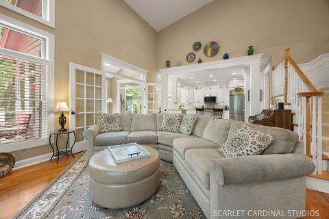 Tiny photo for 1028 Crestwood Circle, St. Charles, IL 60175 (MLS # 12653684)