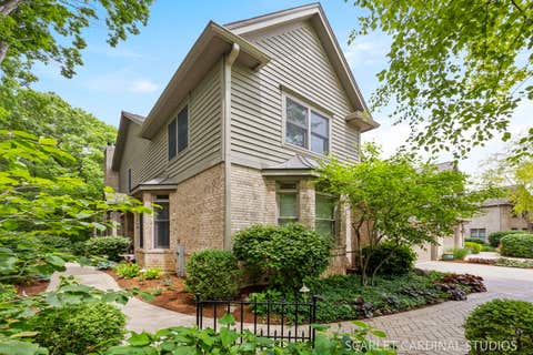Tiny photo for 1028 Crestwood Circle, St. Charles, IL 60175 (MLS # 12653684)