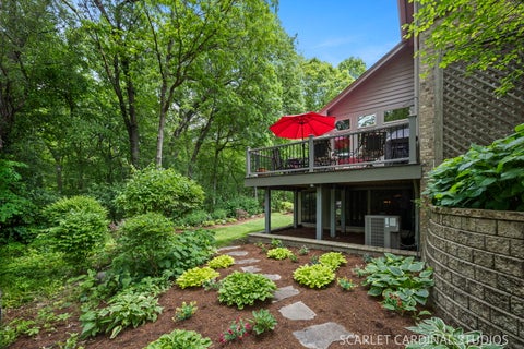 Tiny photo for 1028 Crestwood Circle, St. Charles, IL 60175 (MLS # 12653684)