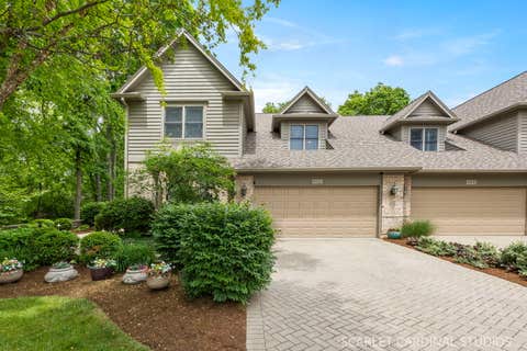 Photo of 1028 Crestwood Circle, St. Charles, IL 60175 (MLS # 12653684)