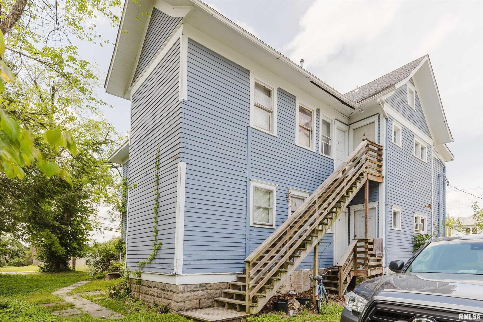 209 N SPRINGER Street