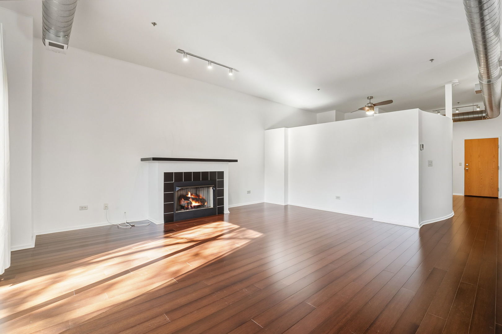 1000 E 53rd Street 219