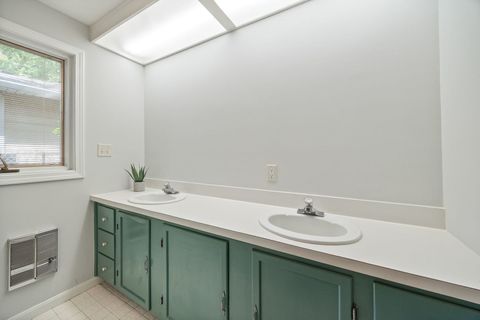 Tiny photo for 614 Riverside Drive, Libertyville, IL 60048 (MLS # 12432242)
