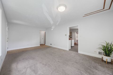 Tiny photo for 614 Riverside Drive, Libertyville, IL 60048 (MLS # 12432242)