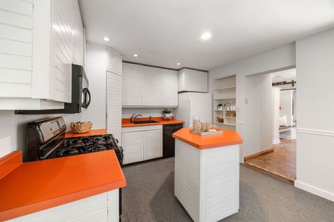 Tiny photo for 614 Riverside Drive, Libertyville, IL 60048 (MLS # 12432242)
