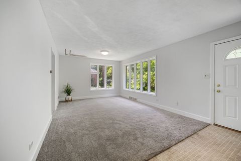 Tiny photo for 614 Riverside Drive, Libertyville, IL 60048 (MLS # 12432242)