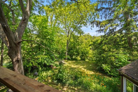 Tiny photo for 614 Riverside Drive, Libertyville, IL 60048 (MLS # 12432242)