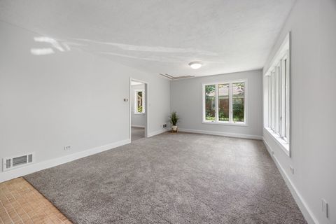 Tiny photo for 614 Riverside Drive, Libertyville, IL 60048 (MLS # 12432242)