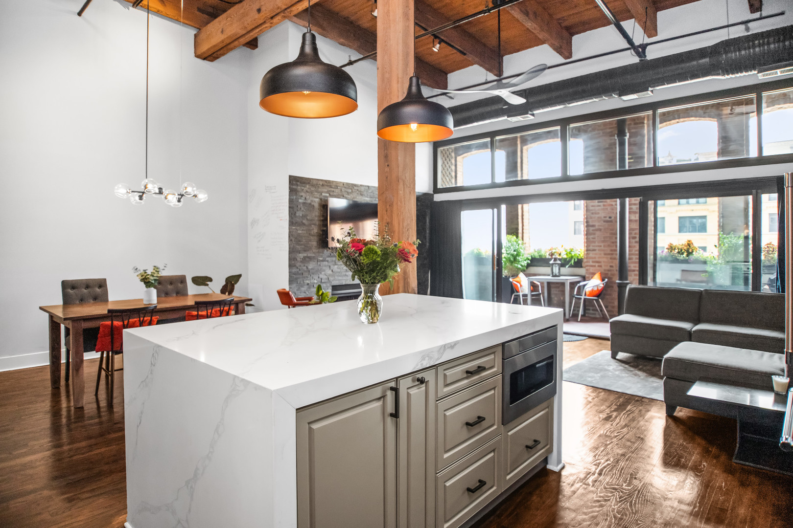 Chicago, Illinois 60607, United States, 2 Bedrooms Bedrooms, ,2 BathroomsBathrooms,Residential,Active,225728