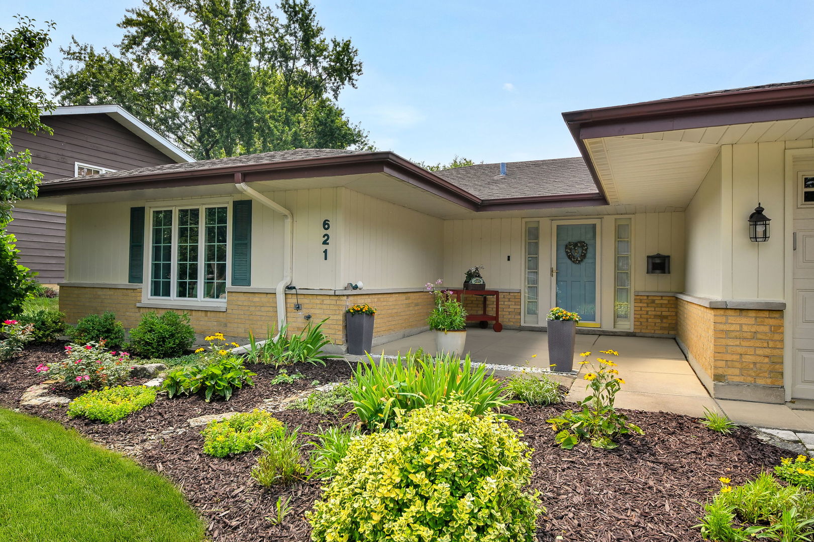 21W621 Buckingham Road