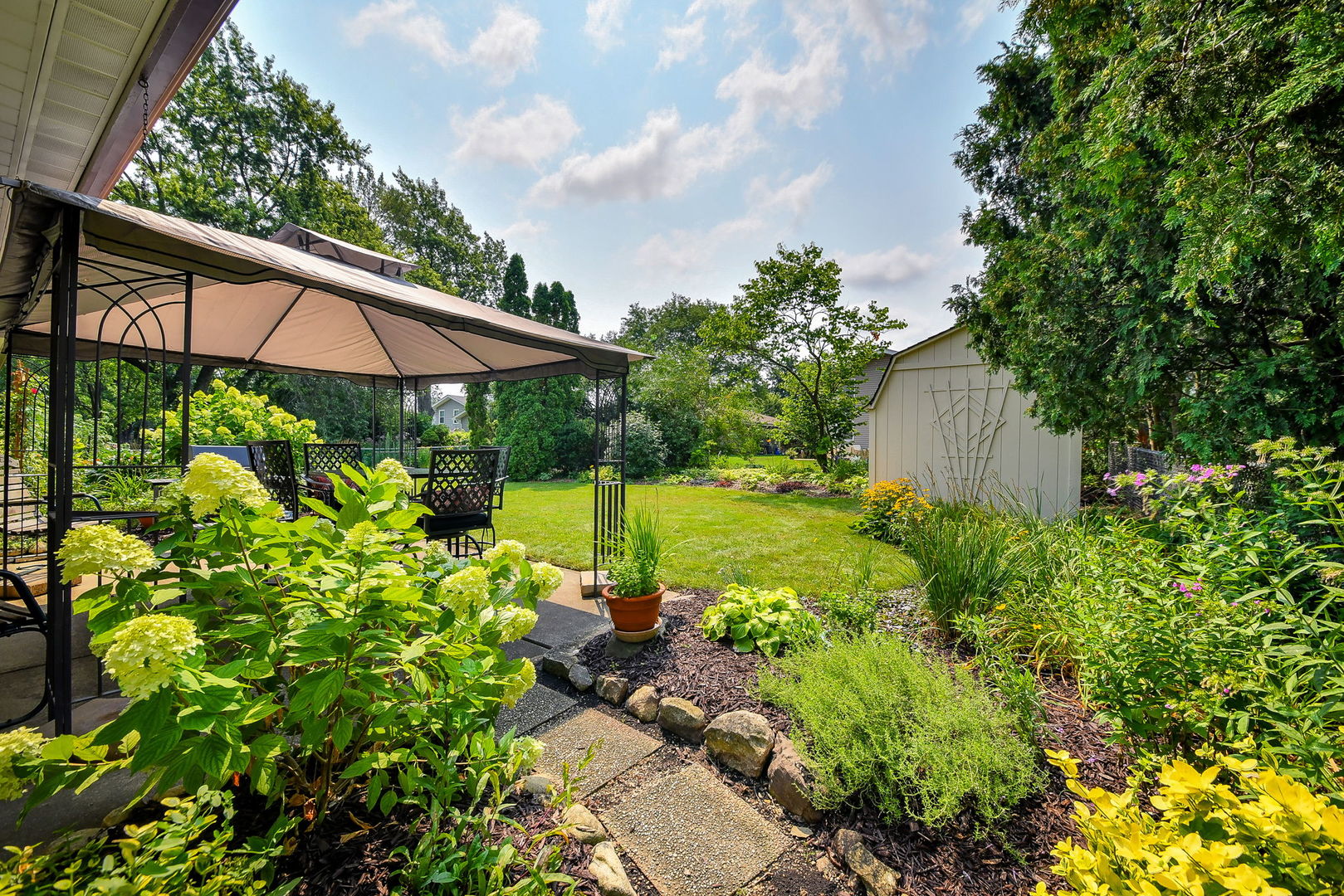 21W621 Buckingham Road