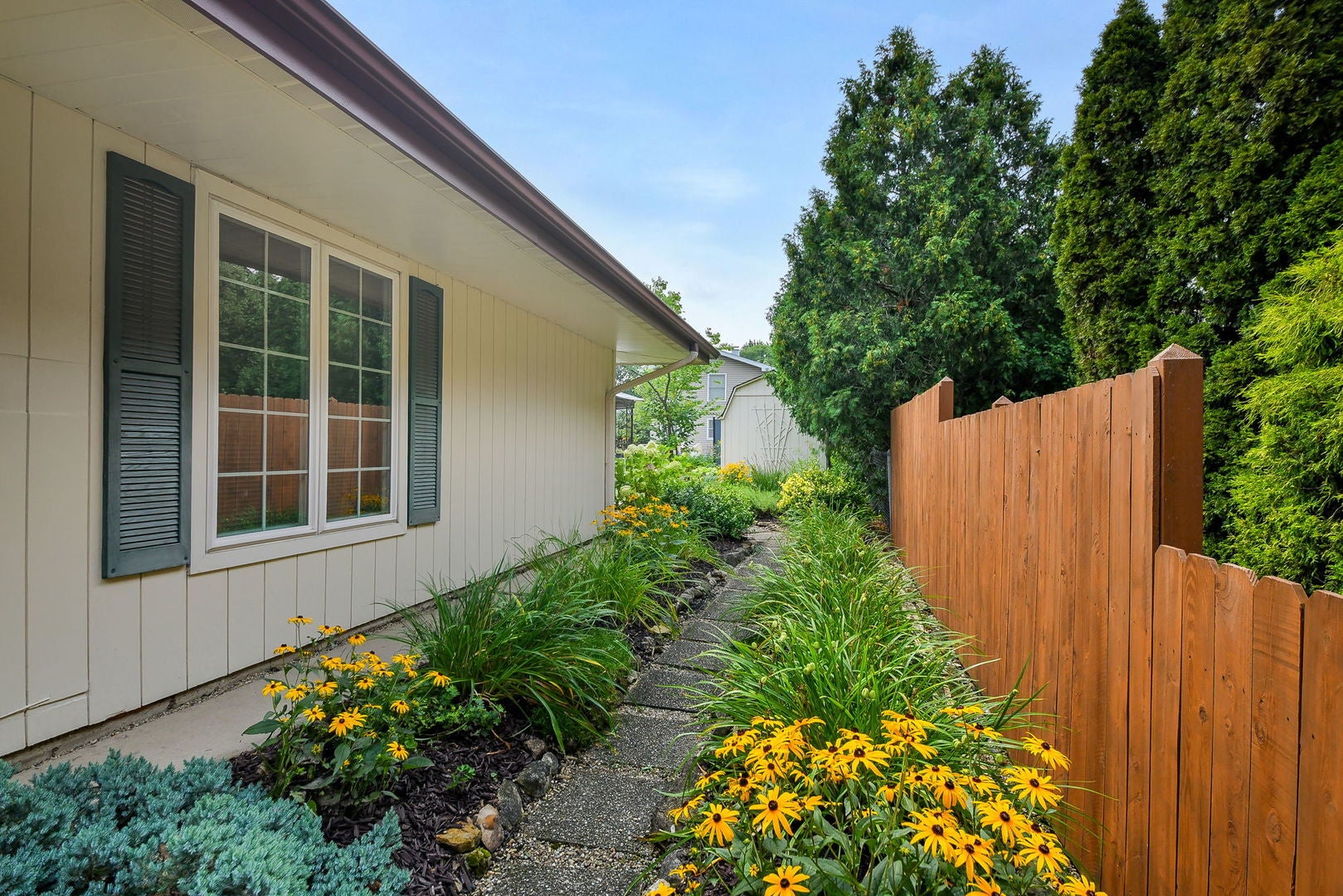 21W621 Buckingham Road
