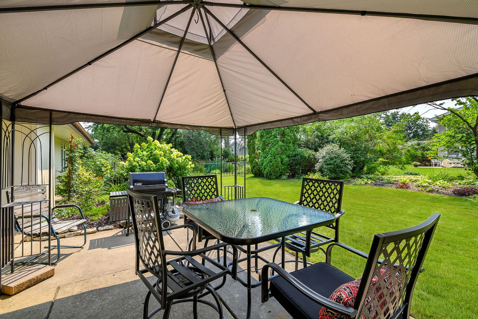 21W621 Buckingham Road