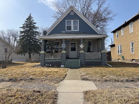 Photo of 815 20th Street, East Moline, IL 61244 (MLS # 12588059)