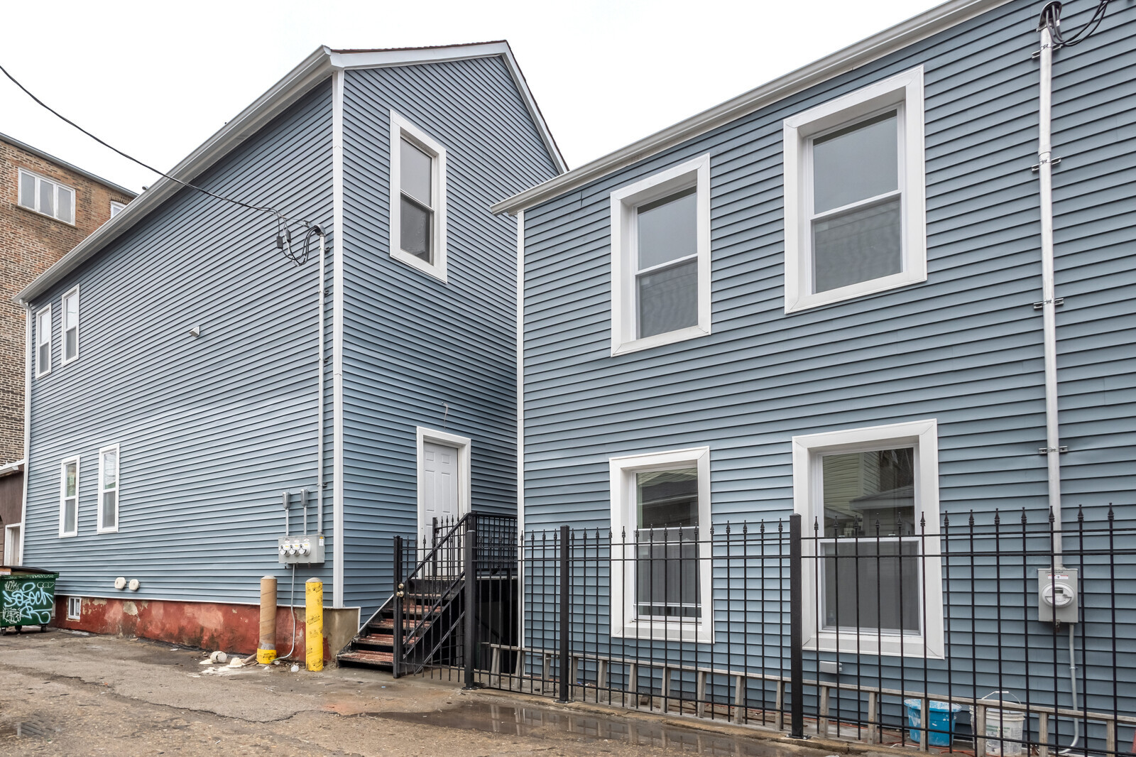 1013 W 18th Place 2R