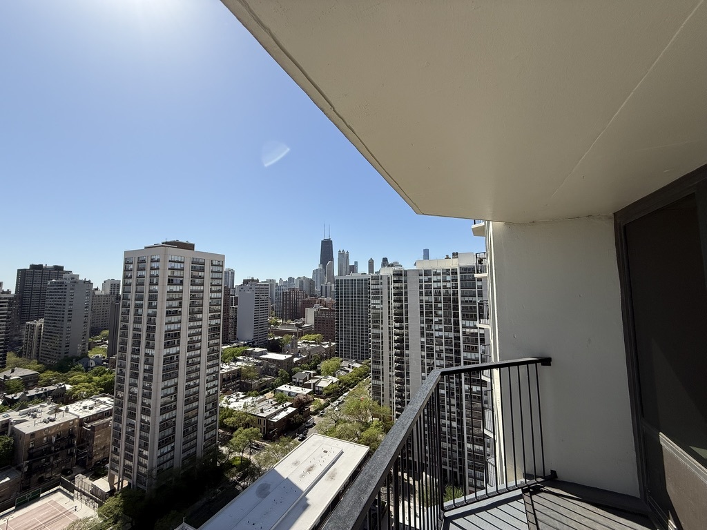 1560 N Sandburg Terrace 2704