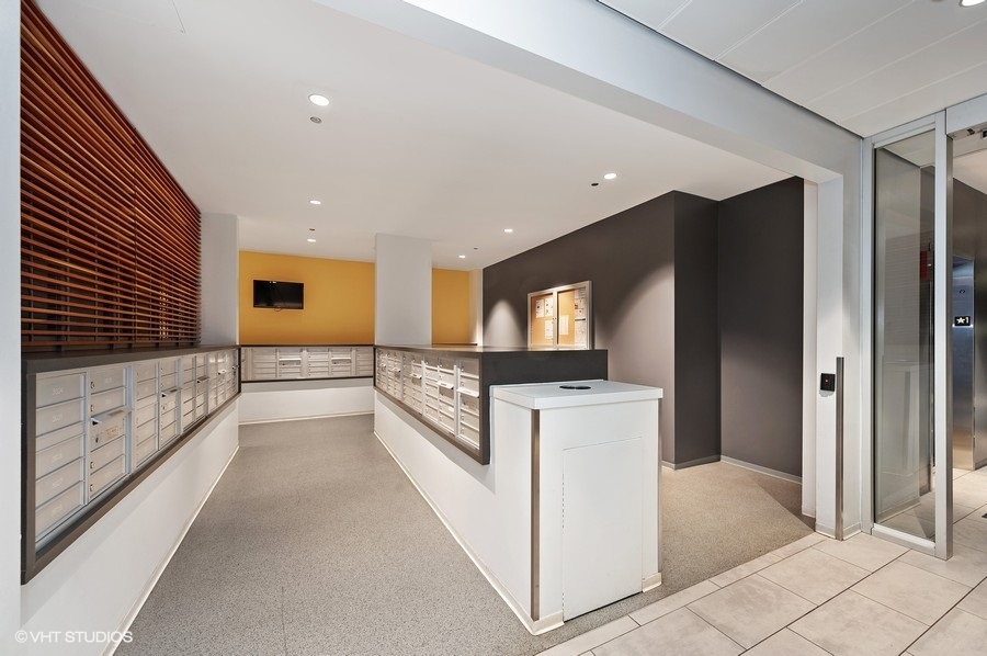 235 W Van Buren Street 4315