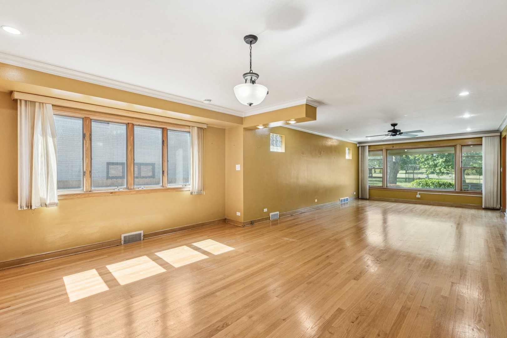 14233 S Wentworth Avenue